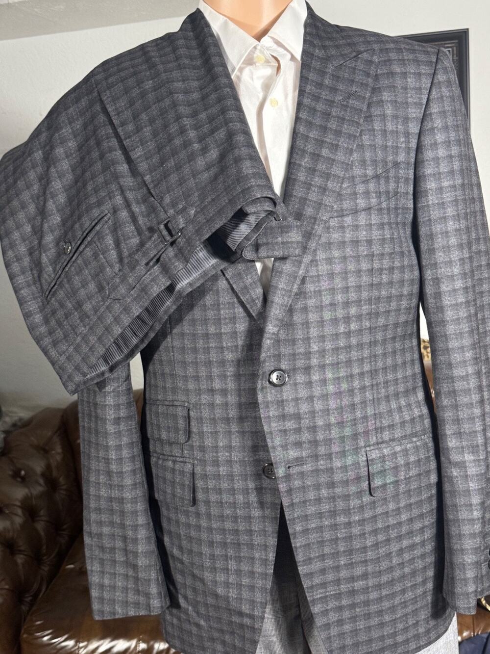 Tom Ford Plaid Charcoal 2pc Peak Lapel Suit 50R Italy 40R US 34x32 Trousers EUC